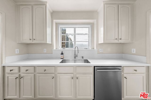 2565 Canyon Drive, Los Angeles, CA 90068