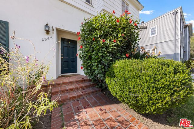 2565 Canyon Drive, Los Angeles, CA 90068