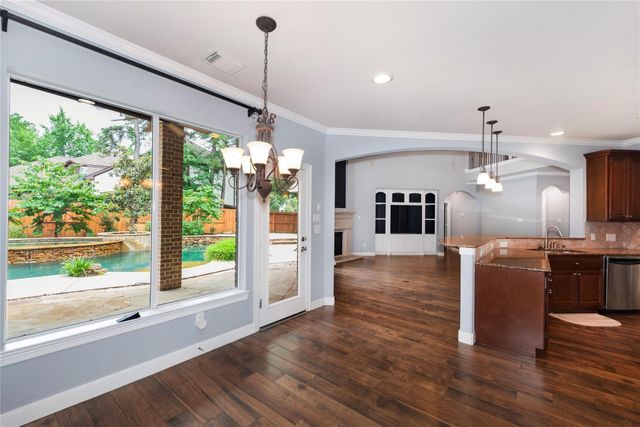 15 Pawprint Place, The Woodlands, TX 77382