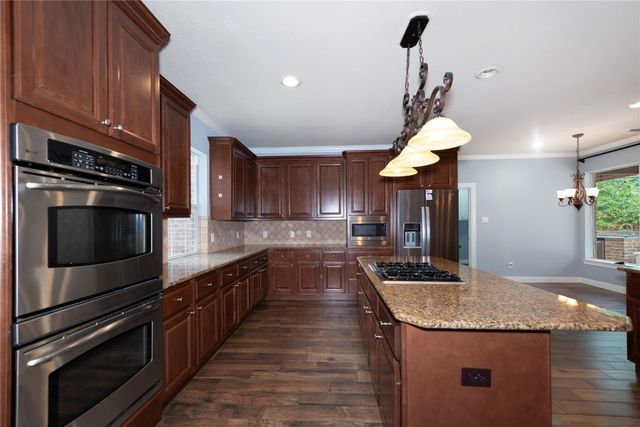 15 Pawprint Place, The Woodlands, TX 77382