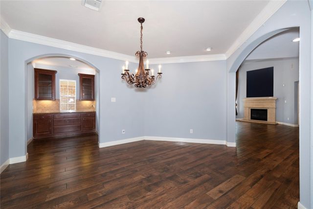 15 Pawprint Place, The Woodlands, TX 77382