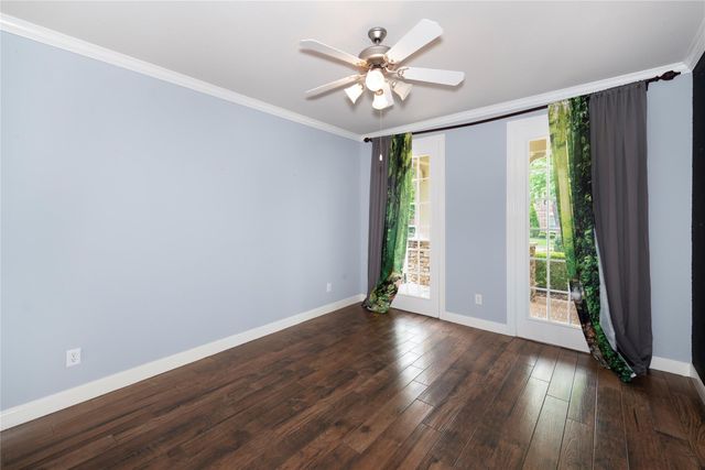 15 Pawprint Place, The Woodlands, TX 77382