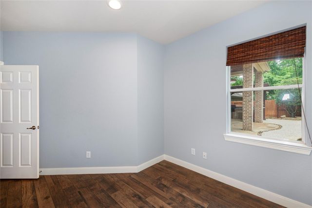 15 Pawprint Place, The Woodlands, TX 77382