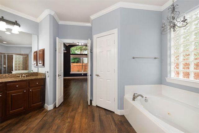 15 Pawprint Place, The Woodlands, TX 77382