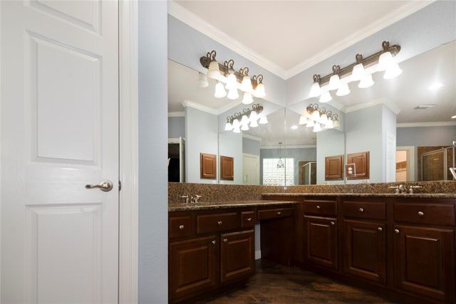 15 Pawprint Place, The Woodlands, TX 77382