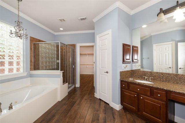 15 Pawprint Place, The Woodlands, TX 77382