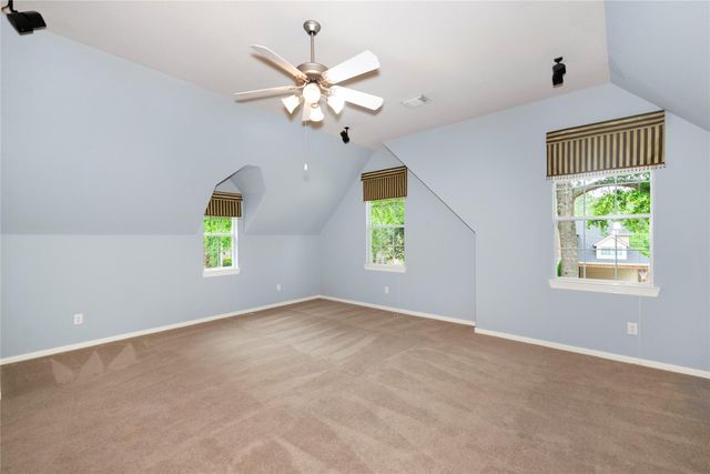 15 Pawprint Place, The Woodlands, TX 77382