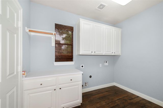 15 Pawprint Place, The Woodlands, TX 77382