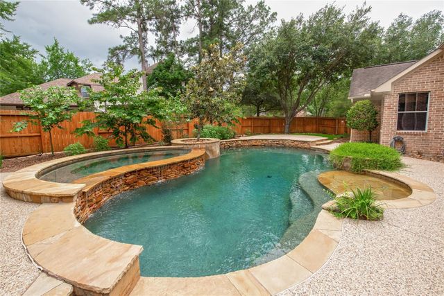15 Pawprint Place, The Woodlands, TX 77382