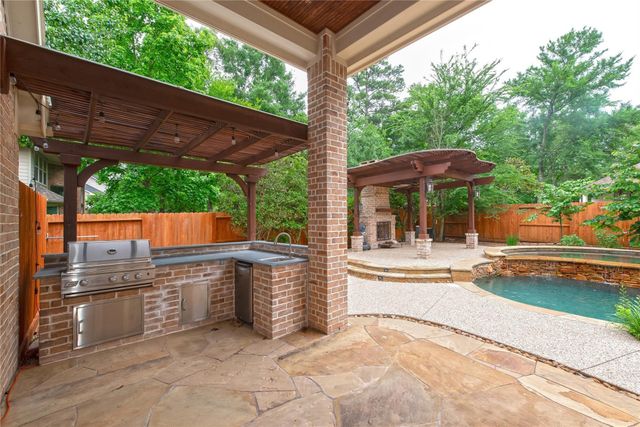 15 Pawprint Place, The Woodlands, TX 77382