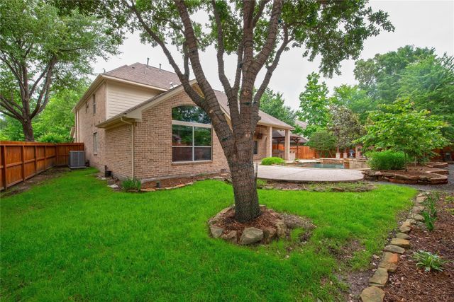 15 Pawprint Place, The Woodlands, TX 77382