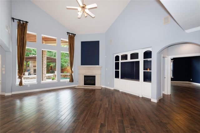15 Pawprint Place, The Woodlands, TX 77382