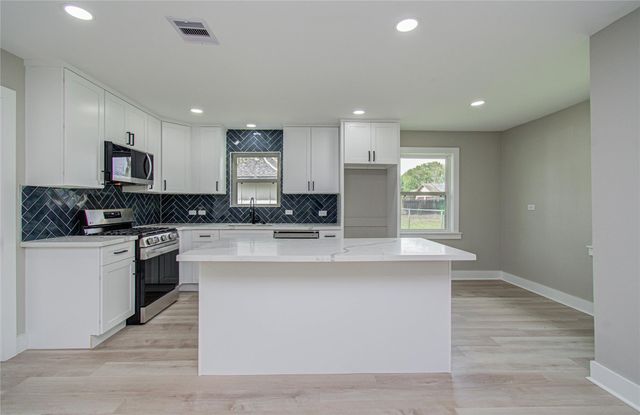 1105 Redberry Hill Road, Baytown, TX 77521