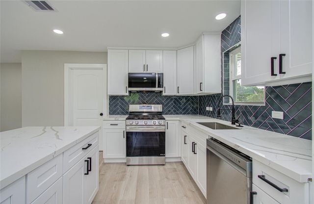 1105 Redberry Hill Road, Baytown, TX 77521