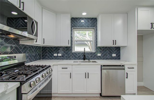 1105 Redberry Hill Road, Baytown, TX 77521