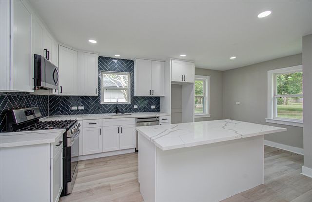 1105 Redberry Hill Road, Baytown, TX 77521