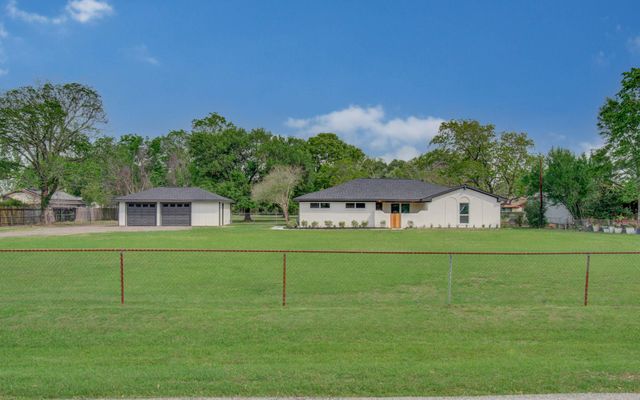 1105 Redberry Hill Road, Baytown, TX 77521