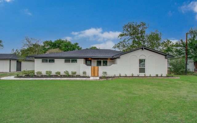 1105 Redberry Hill Road, Baytown, TX 77521