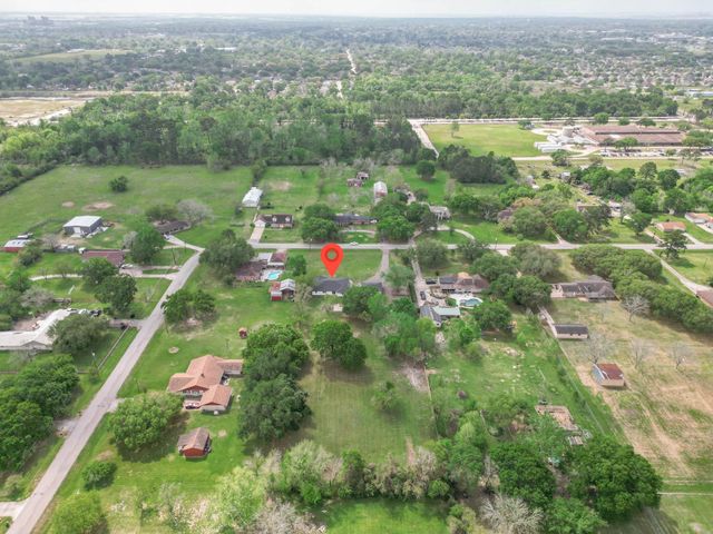 1105 Redberry Hill Road, Baytown, TX 77521