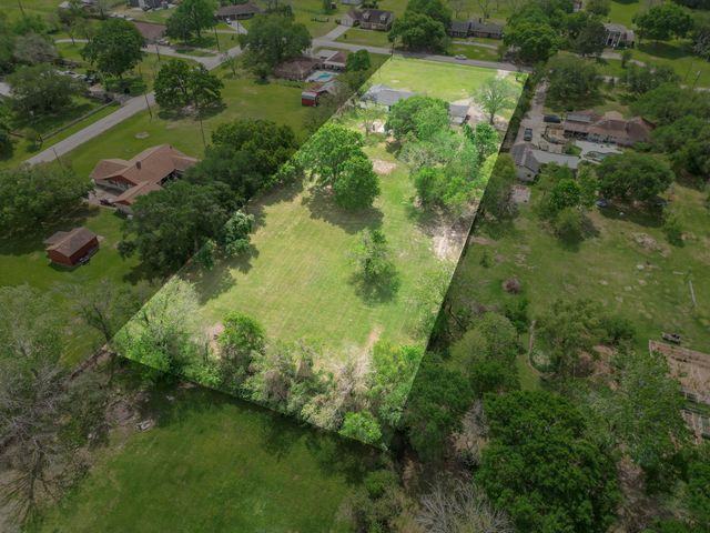 1105 Redberry Hill Road, Baytown, TX 77521