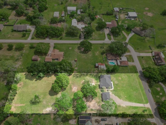 1105 Redberry Hill Road, Baytown, TX 77521