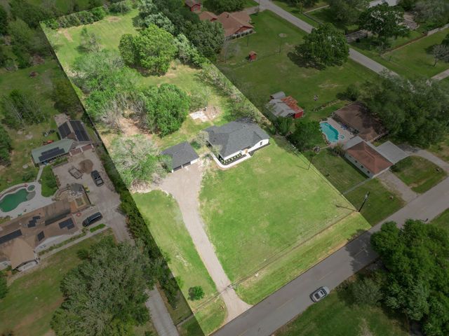 1105 Redberry Hill Road, Baytown, TX 77521