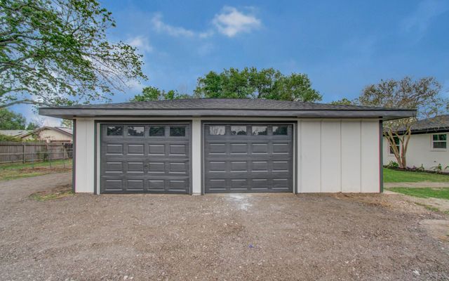 1105 Redberry Hill Road, Baytown, TX 77521