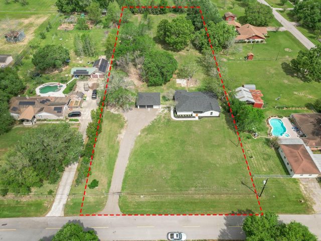1105 Redberry Hill Road, Baytown, TX 77521