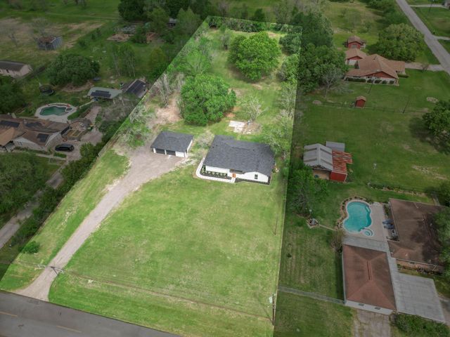 1105 Redberry Hill Road, Baytown, TX 77521