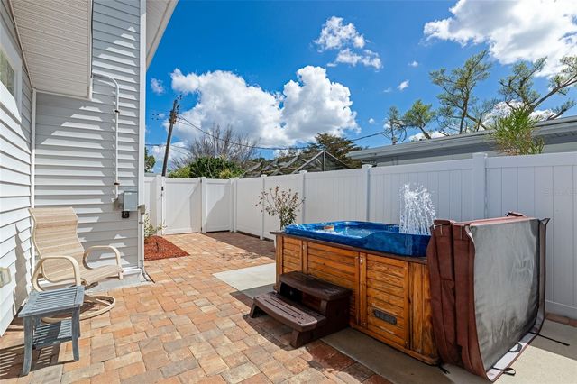 1219 65TH STREET NW, Bradenton, FL 34209