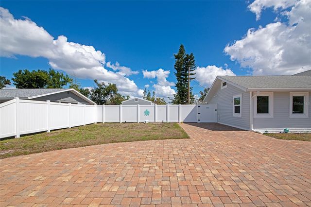 1219 65TH STREET NW, Bradenton, FL 34209