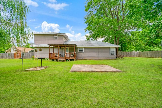 330 Young Street, Blossom, TX 75416