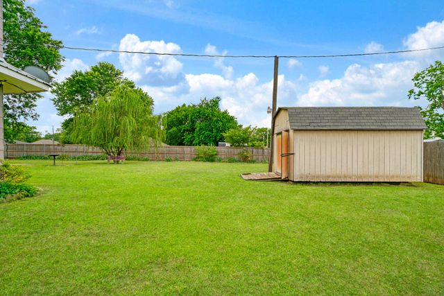 330 Young Street, Blossom, TX 75416