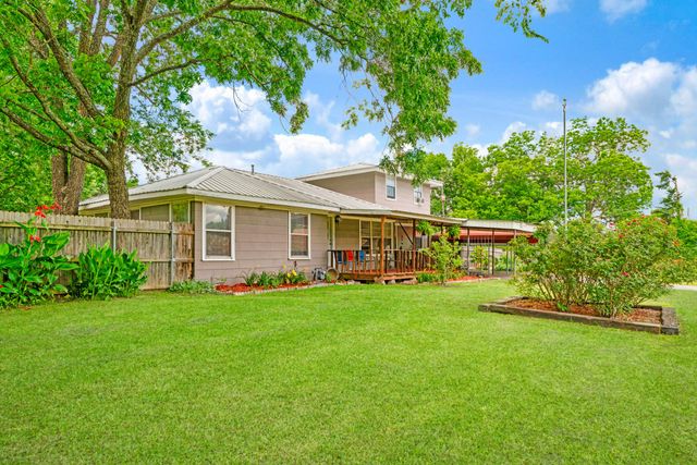 330 Young Street, Blossom, TX 75416