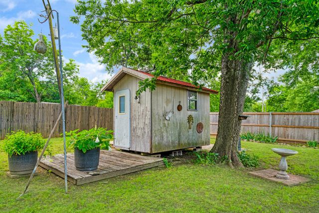 330 Young Street, Blossom, TX 75416