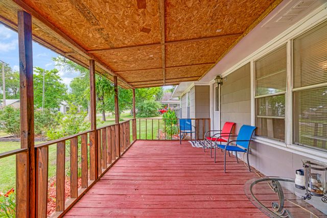 330 Young Street, Blossom, TX 75416