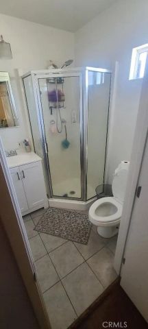 2429 C, Bakersfield, CA 93301