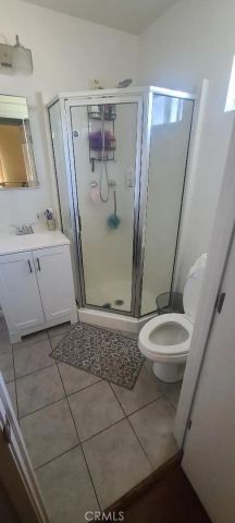 2429 C, Bakersfield, CA 93301