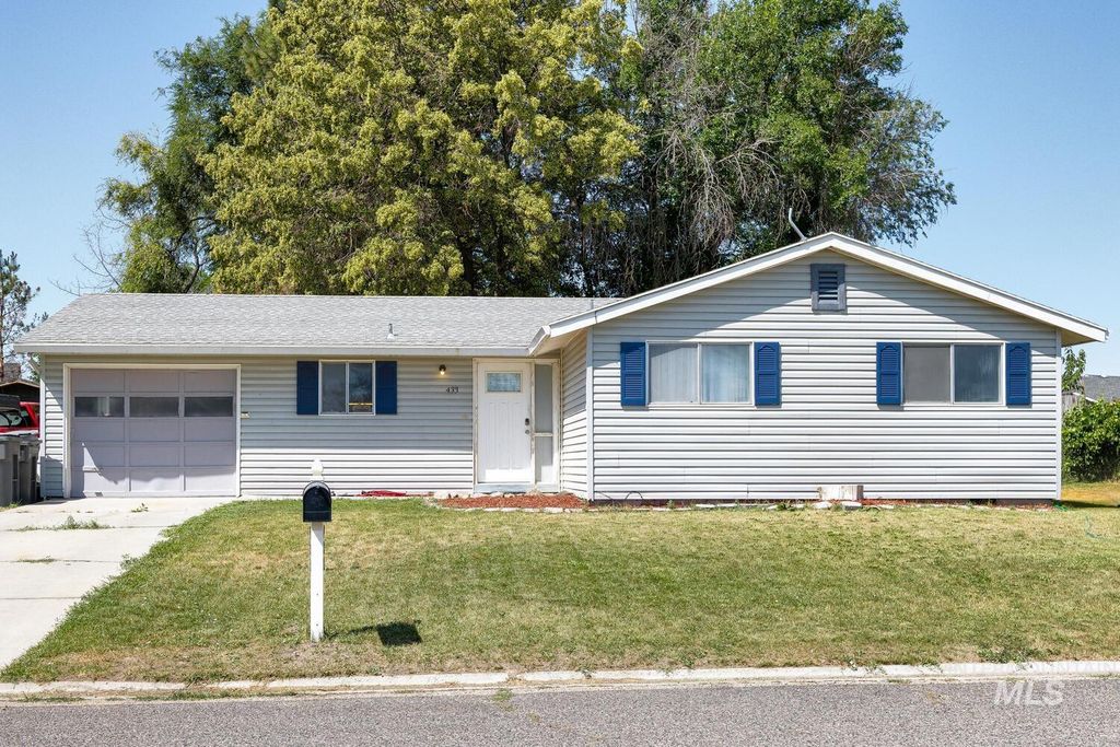 433 Mountain View Dr, Marsing, ID 83739