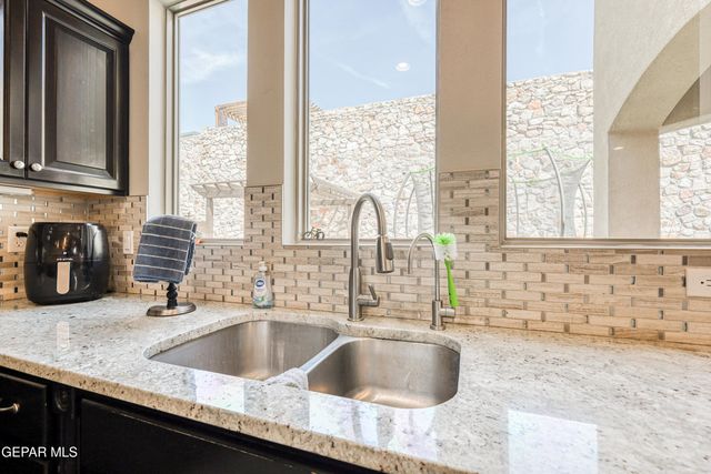 1758 LARKLEBY Street, El Paso, TX 79911