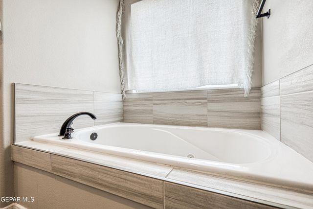 1758 LARKLEBY Street, El Paso, TX 79911