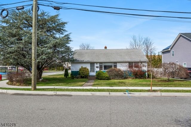 4 Oak Ridge Rd, Clifton City, NJ 07013