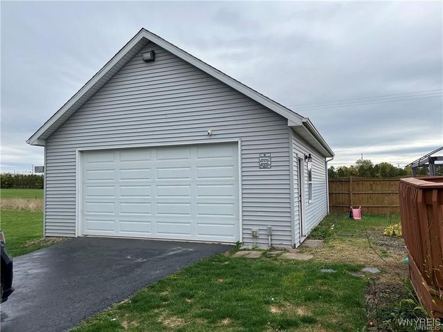 36 Park Avenue, Royalton, NY 14105