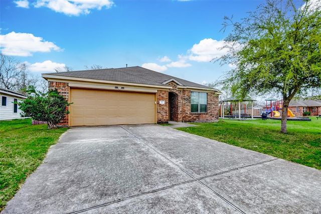26 N Golden Oak Drive, Texas City, TX 77591