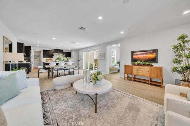 200 Chorus, Irvine, CA 92618