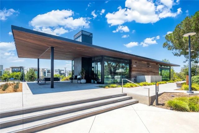 200 Chorus, Irvine, CA 92618