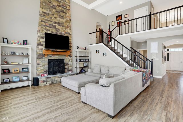 5683 Oakmont Boulevard, Bargersville, IN 46106