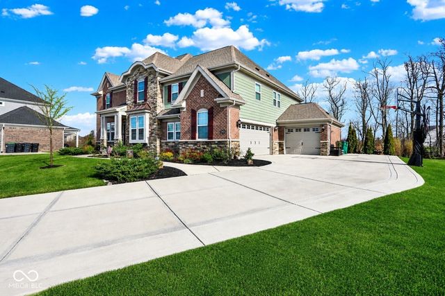 5683 Oakmont Boulevard, Bargersville, IN 46106