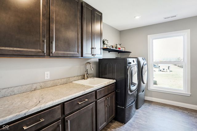 5683 Oakmont Boulevard, Bargersville, IN 46106
