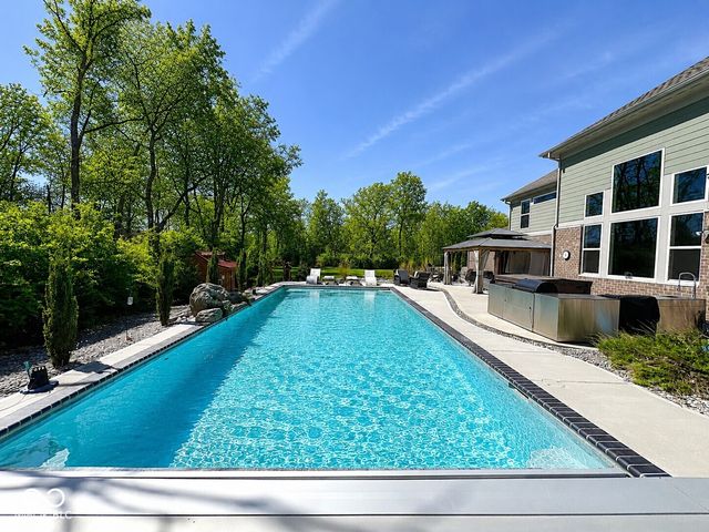 5683 Oakmont Boulevard, Bargersville, IN 46106